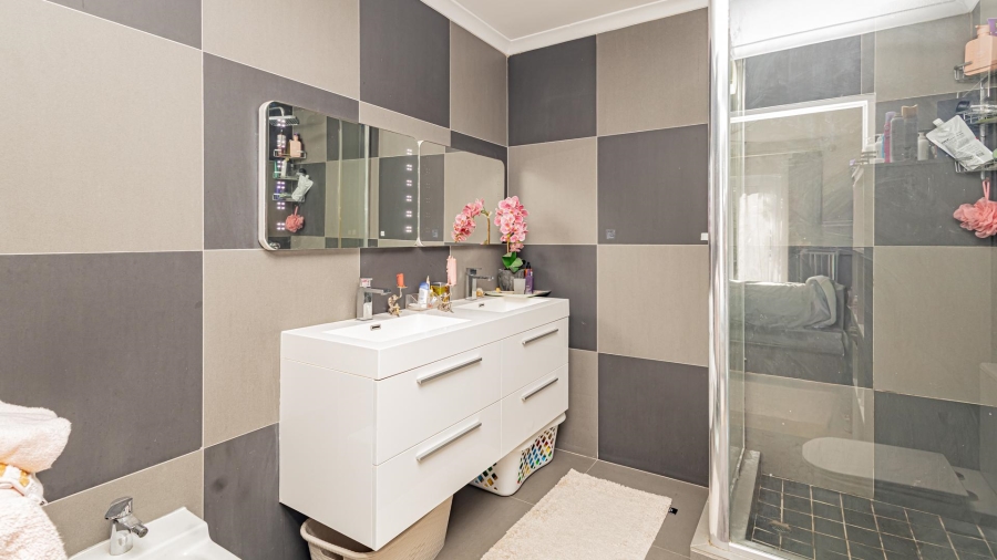 3 Bedroom Property for Sale in Sunningdale Western Cape